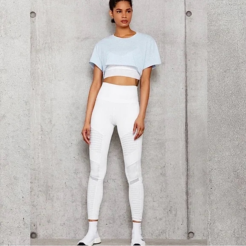 Alo Yoga High-Waist Moto Legging in White. Size XS - Picture 3 of 8